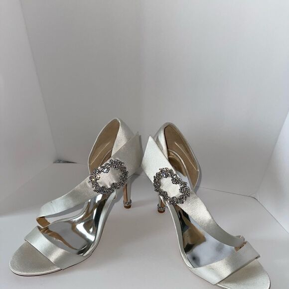 BADGLEY MISCHKA ivory satin heels rhinestones size 7 - Picture 14 of 15